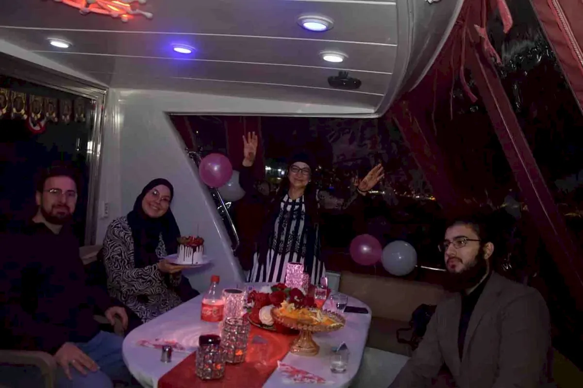 teknedeevlilikteklifi-yatta-aile-ile-dogum-gunu-kutlamasi3